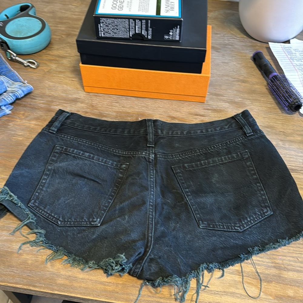 Frame Shorts - Picture 2 of 3